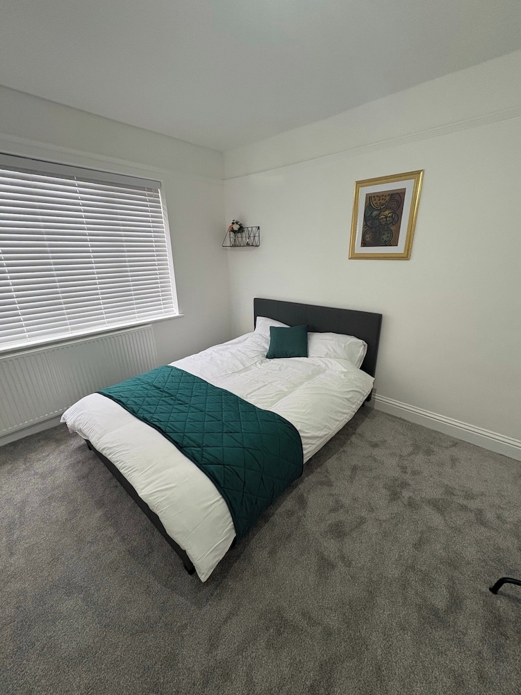 Central Chelmsford 2-bed Apt, 5 Mins to Station