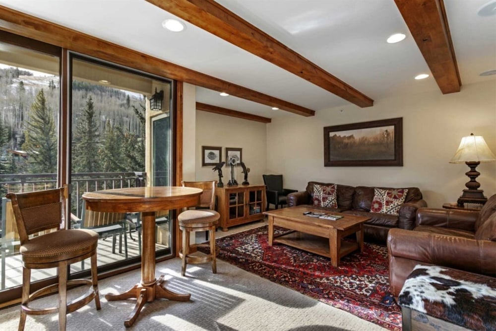 Centrally Located 3 BR in Lionshead Village w/ Pool, Walk to Lift!