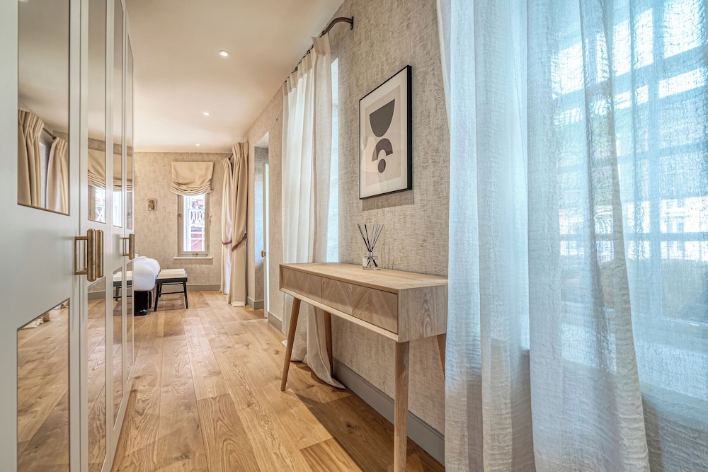 Luxury flats near Big Ben and London Eye