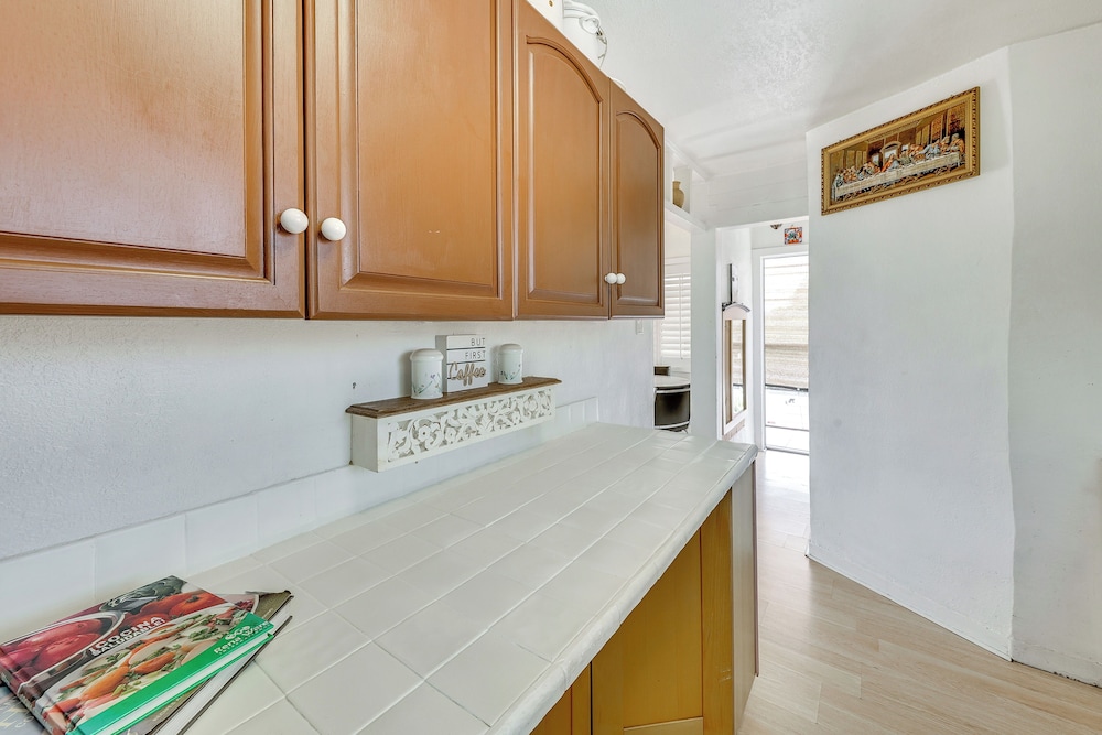 Fullerton Home Base: Easy Access to Dtwn + Csuf!