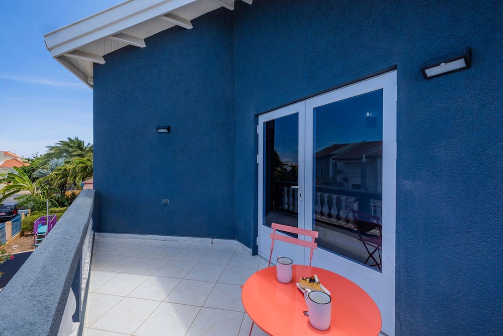 Renovated 4br2ba w Private Pool in Prime Location
