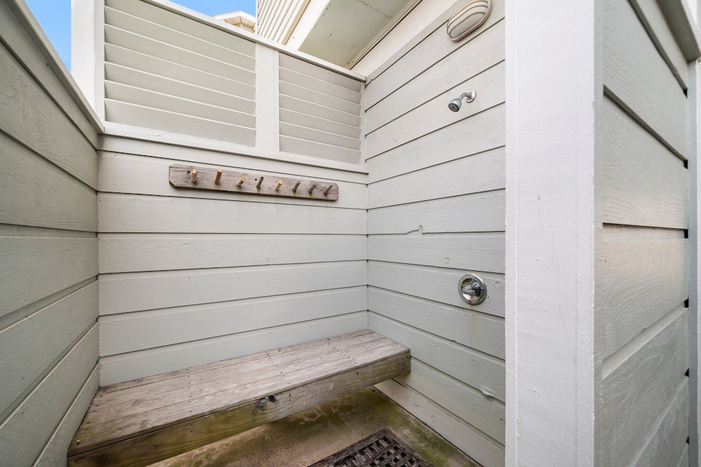 Crab Claw by Ryson Vacation Rentals