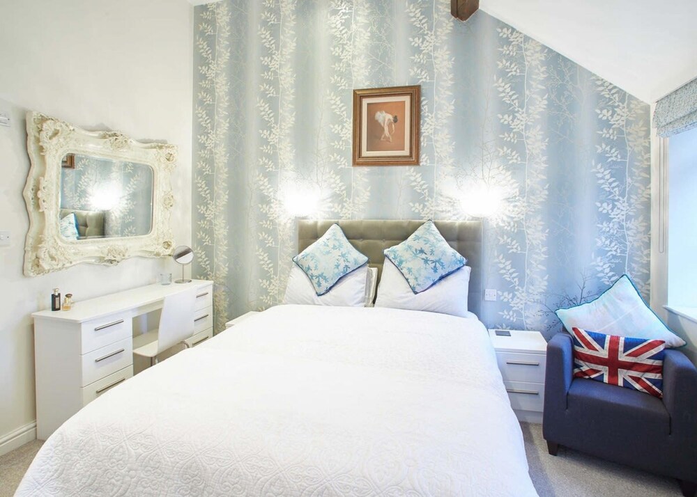 Host Stay Rosella Cottage