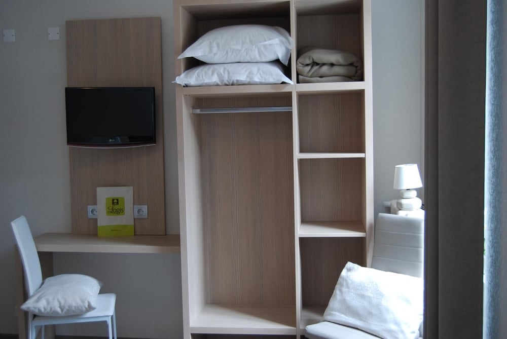 Rodez Vacations - Hotel du Midi - Property Image 3