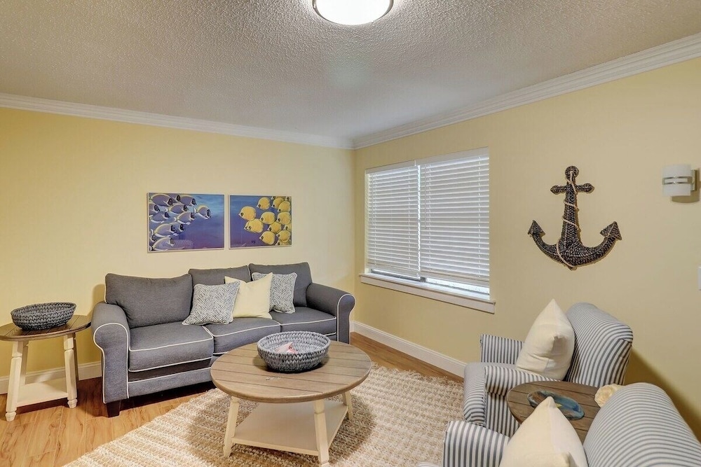 Family 2BR Retreat Near Beach + Pool Hilton Head
