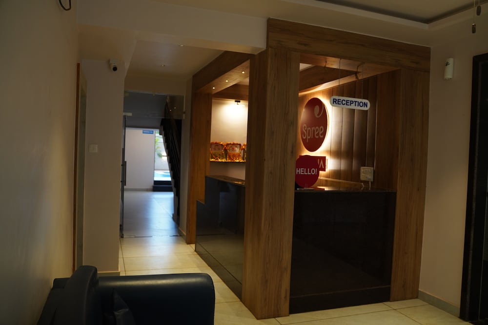 Lobby & Reception