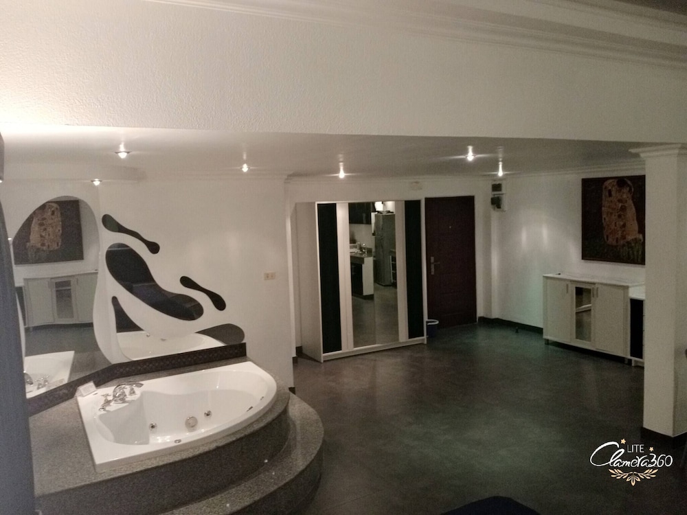 115sqm Studio Type Jacucci - Apartment 301