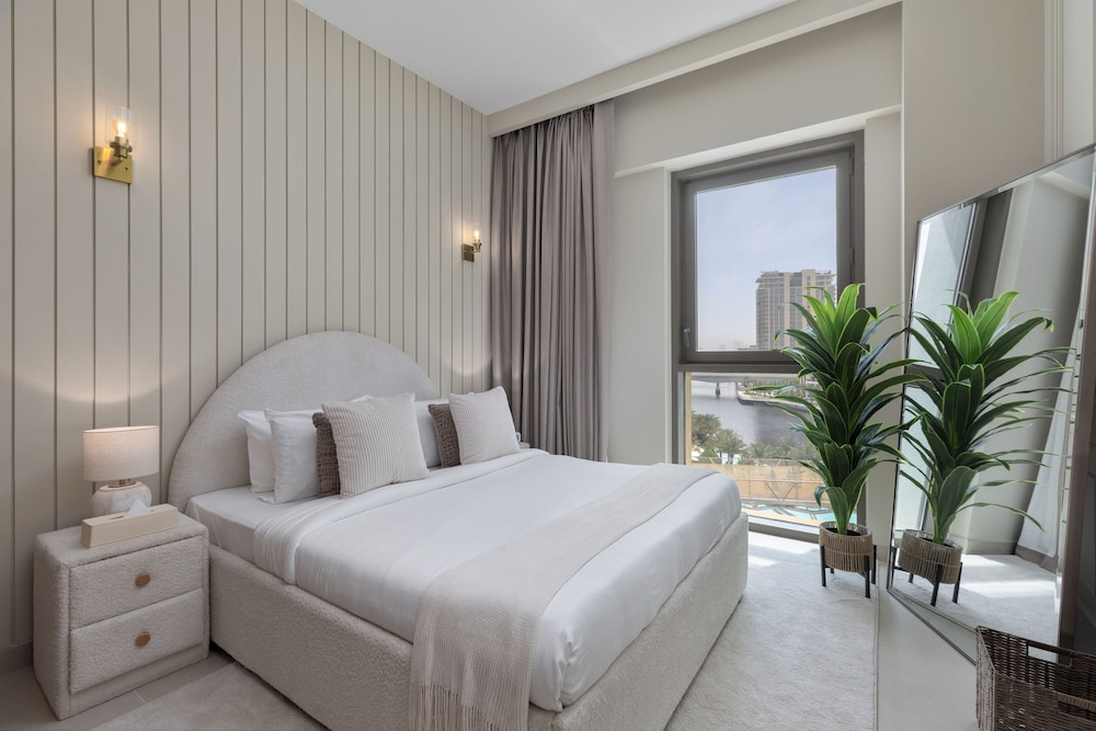 Maison Privee - Creekside Elegance w/ Canal Vws at Creek Beach