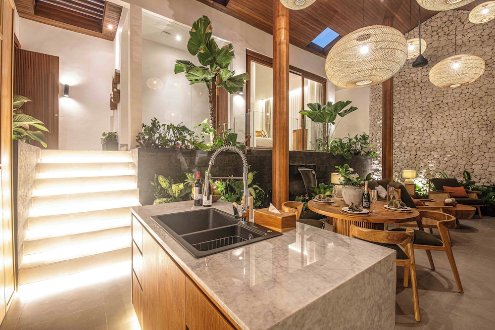 Luxury 2BR Retreat Jungle View Near Ubud Center