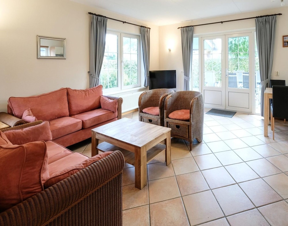 6-person Holiday Villa With Garden