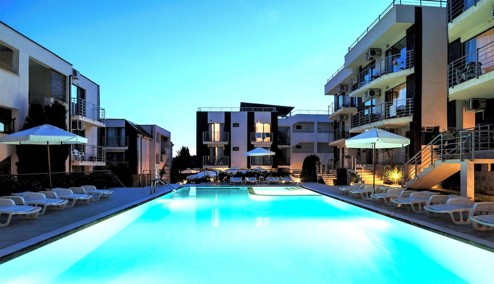 New Line Village Apartments, up to 4 Guests
