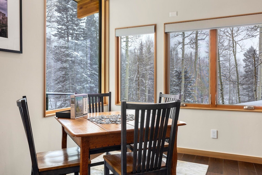 Saddle Horn Lane 4 Bedroom Home