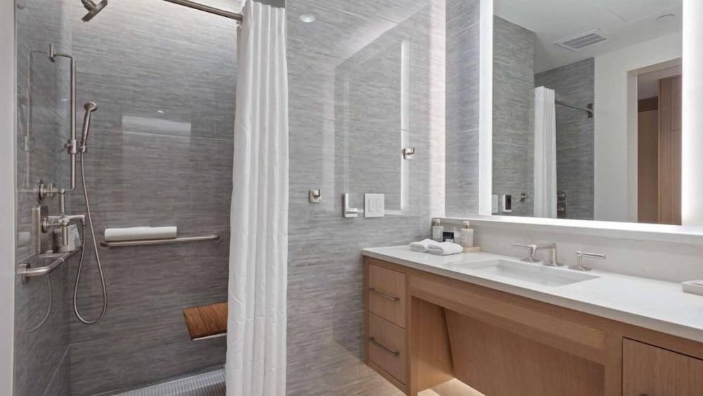 Modern 1 Bedroom Luxury Ski In, Ski Out Residence in Snowmass Base Village