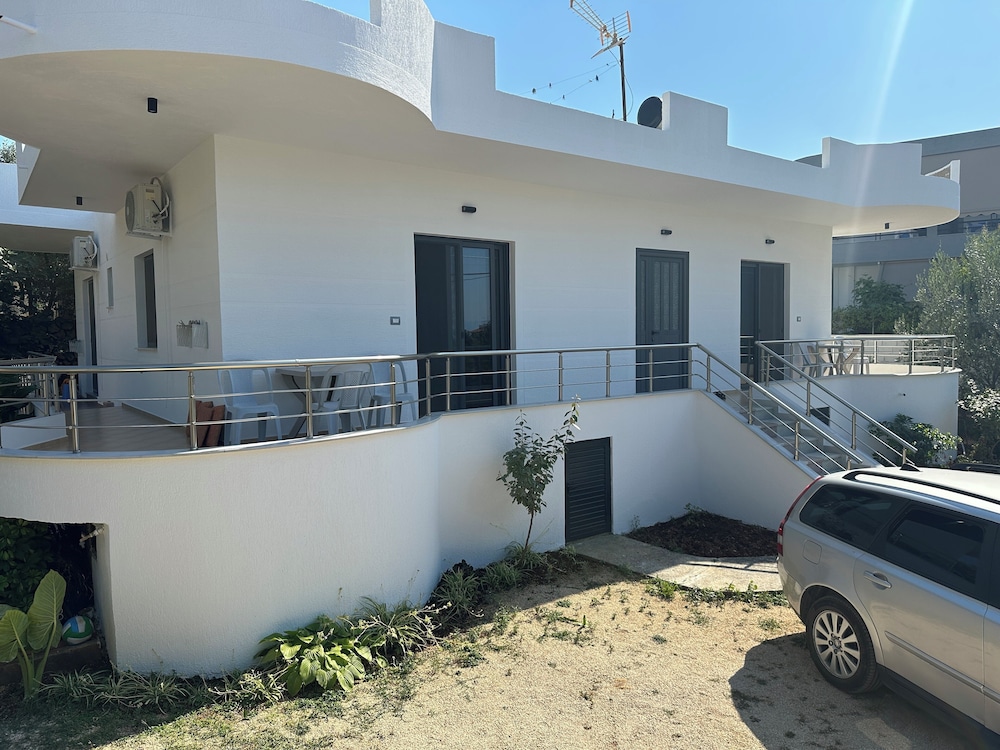 Apartments Meleqi
