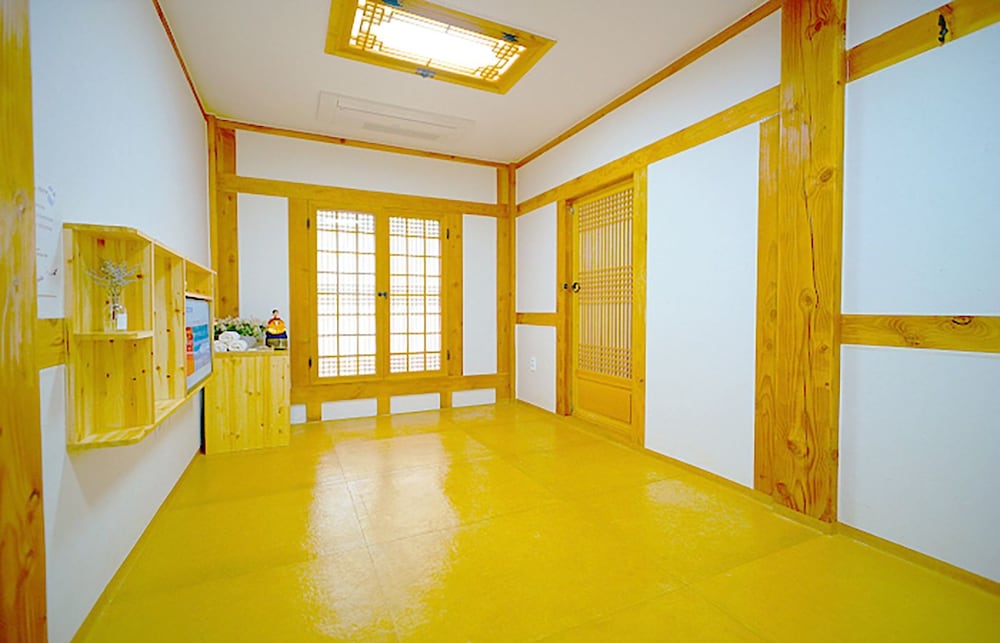 Lee Ga Hanok