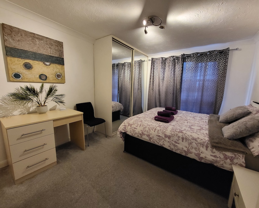 Captivating 2-bed Apartment in Southend-on-sea view 3