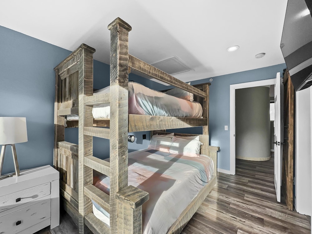 Summit County Vacations - Newly Renovated, Slope-Side Walk-In Walk-Out, Top Floor, Views of Ten Mile Range - ER4 by Redawning - Property Image 29