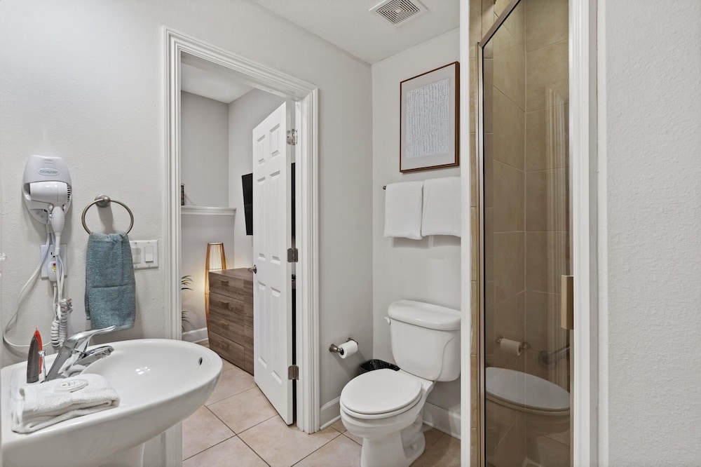 Enchanted Garden Resort 2 Miles from Disney 4 Bedroom Townhome 4 Townhouse