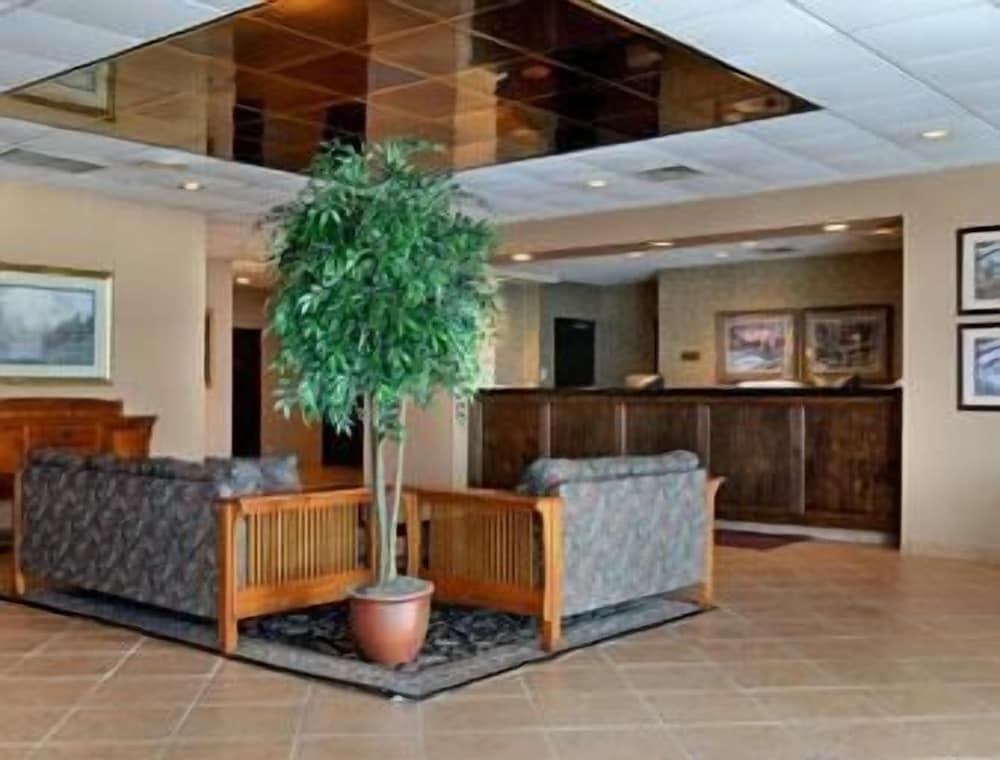 Watertown Vacations - Ramada by Wyndham Watertown/Thousand Islands NY - Property Image 1