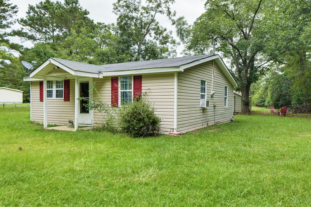 6 Mi to Museum of Aviation: Rural Kathleen Home