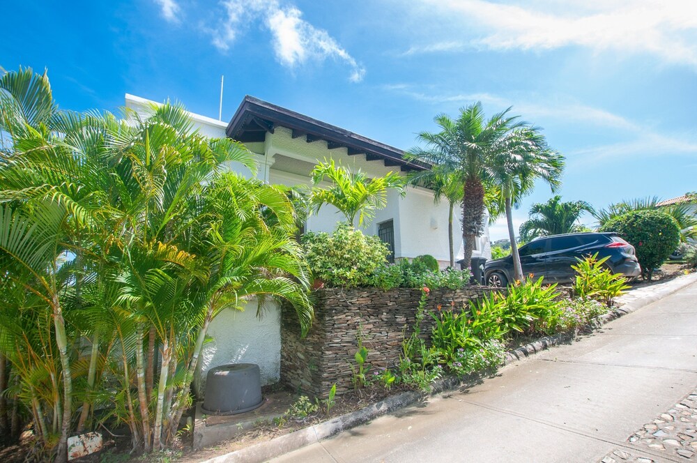 Pristine Bay 1316 2 Bedroom Home