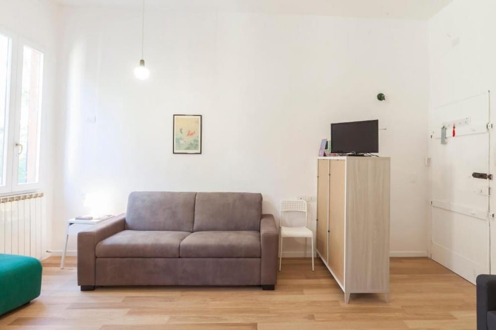 Mirasole in Bologna With 1 Bedrooms and 1 Bathrooms view 4