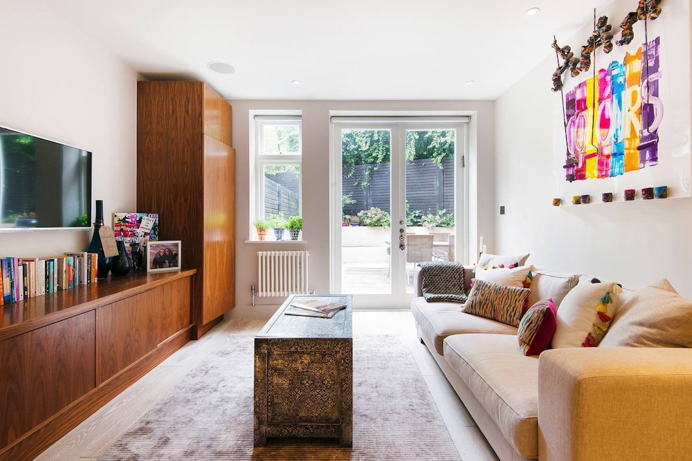 The Bohemian Rhapsody- Garden Apartment in Hampstead - by Out of Office Lifestyle