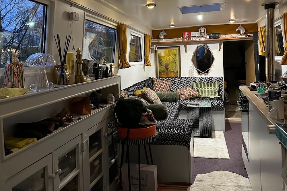London Dutch Barge - Sleeps 3 & Cosy Fireplace