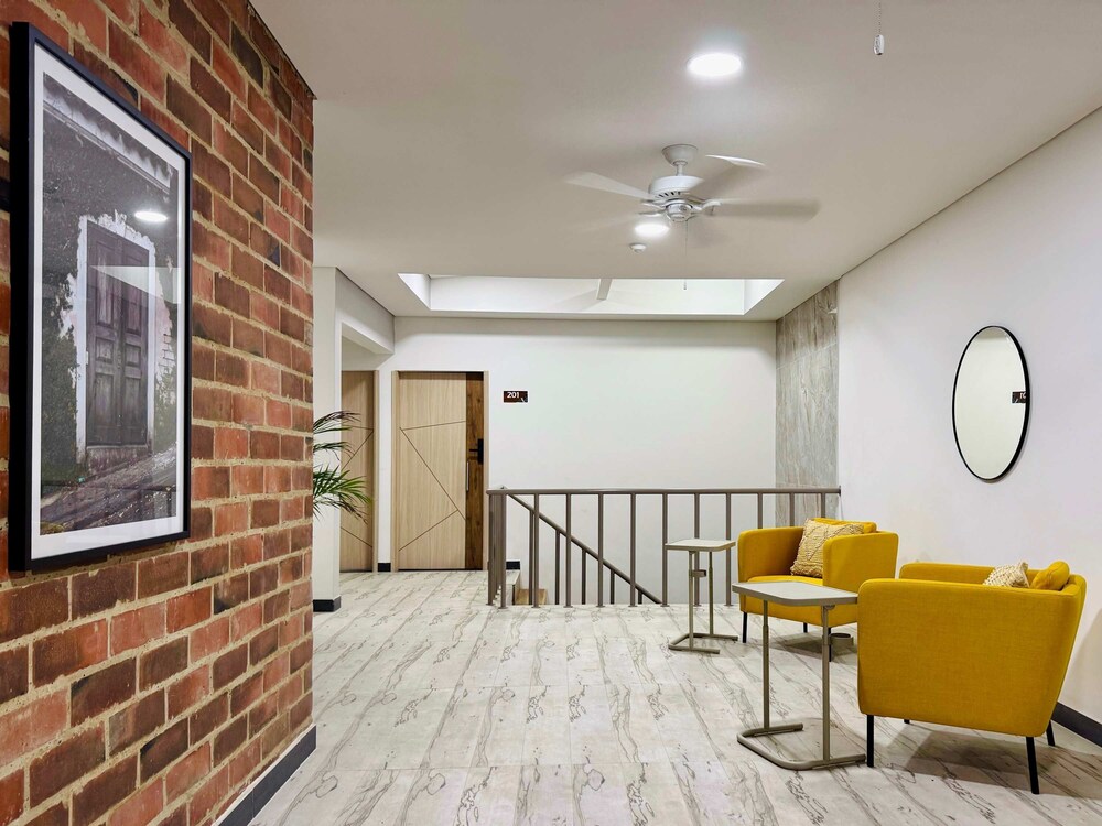w Amazing Loft w Perfect Balcony in Cali