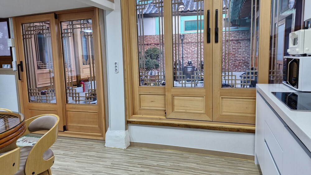 Leedo Hanok