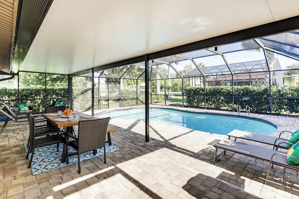 Palm Coast Escape w/ Outdoor Oasis: 6 Mi to Shore!