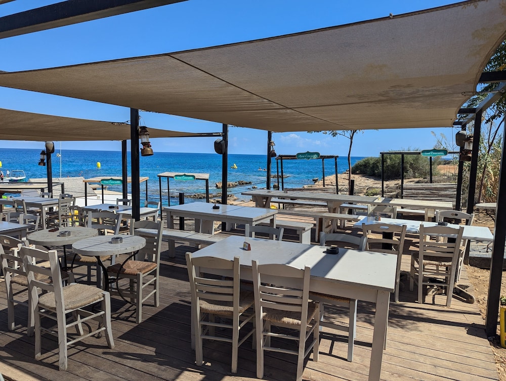 Andros Apt 2 Bed Free Wi-fi Safe Complex Pool