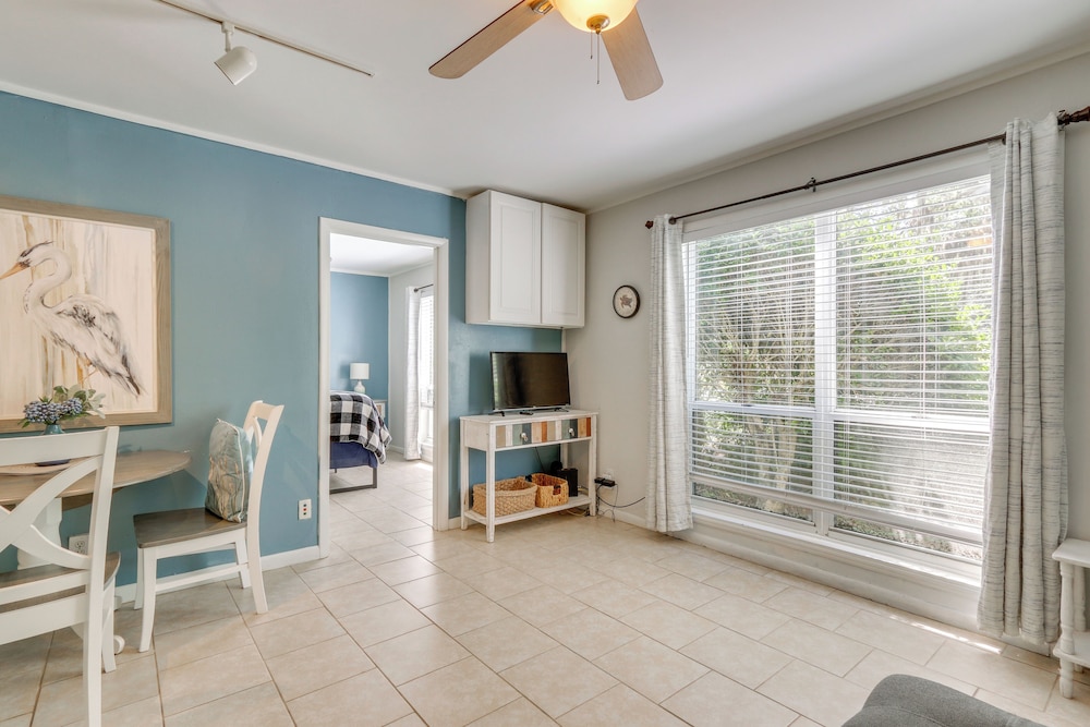 Pool Access, Walk to Beach: Hilton Head Haven!