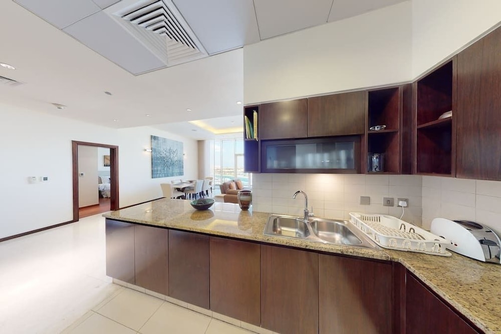 2 BD Tiara Palm Views Beach Pool Amazing Views of the Palm