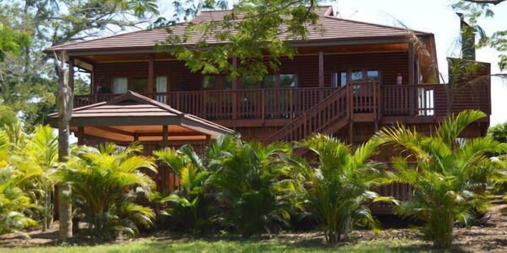 Monzi Safari Lodge