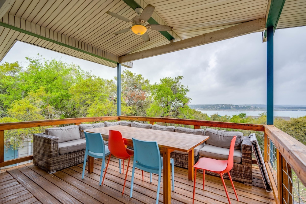4 3 two King Beds Perfect Sunset Lake Views Pickleball Fire pit Lvl2 EV POA Pool