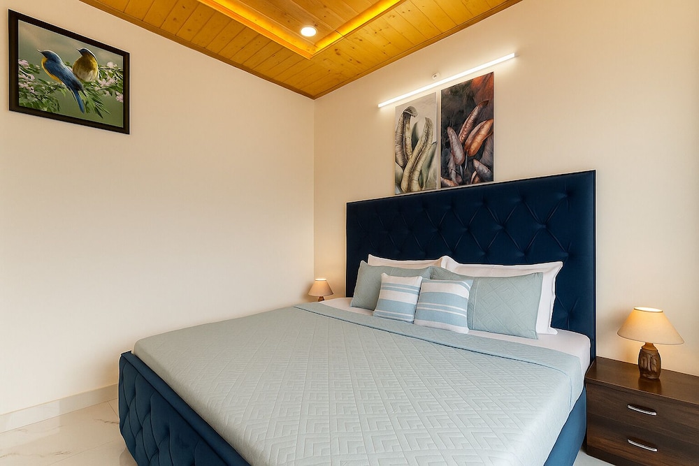 Hotel Shiva Lake - Near Mussoorie Lake