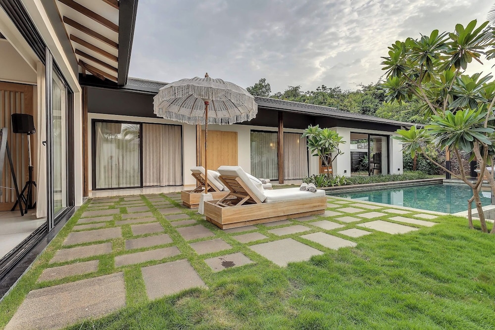 Over Water Villas - Rumah Hutan view 3
