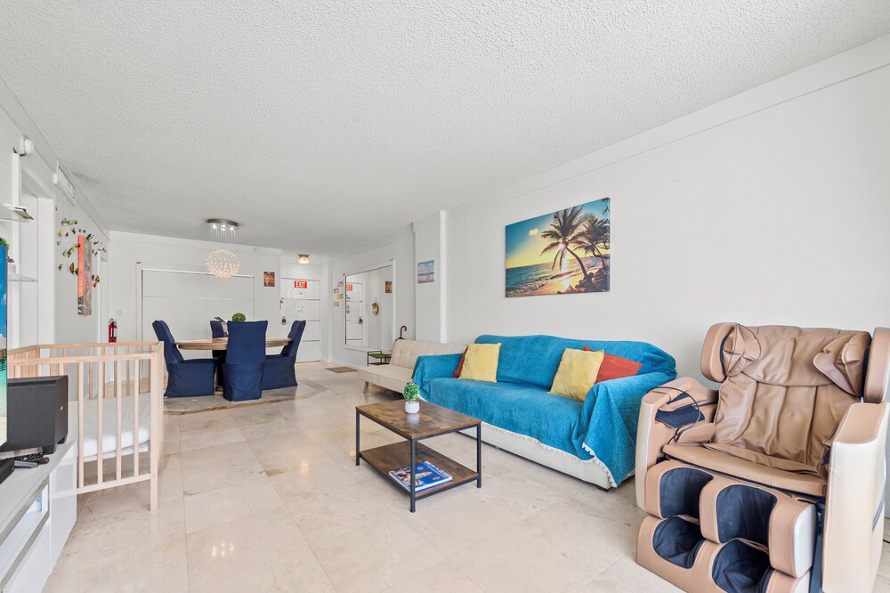 Beachfront Ocean View Balcony Pool Gym