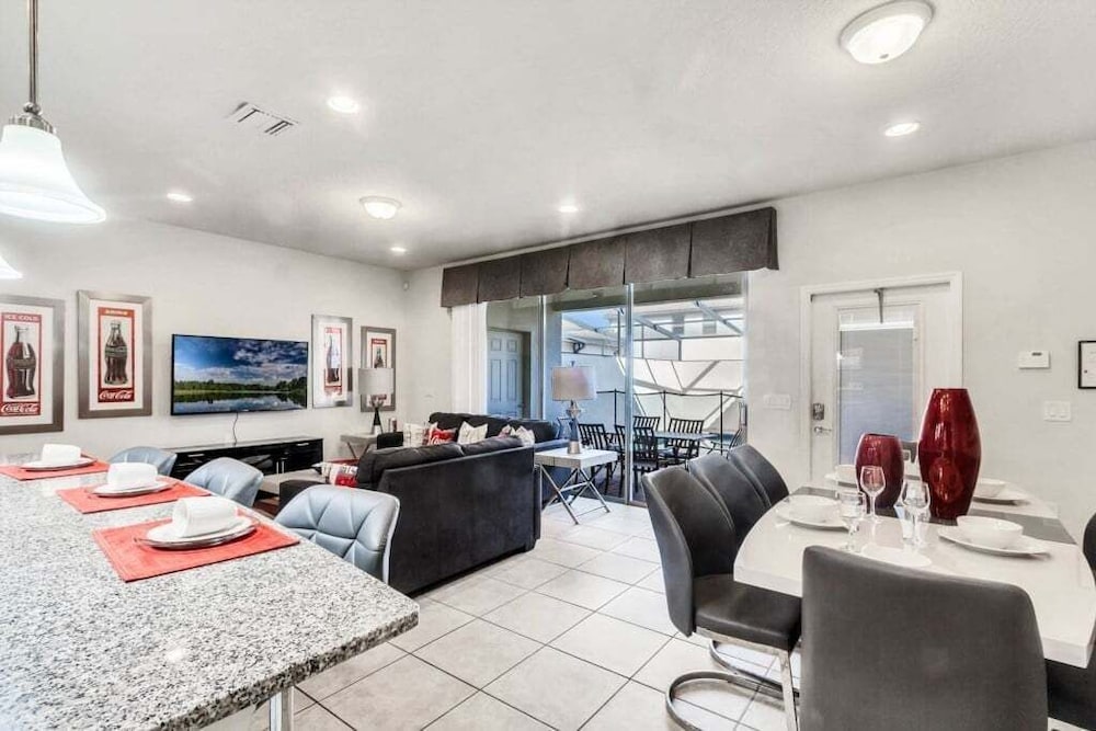 Beautiful Tranquil Relaxing Home With Private Pool 4 Bedroom Townhouse