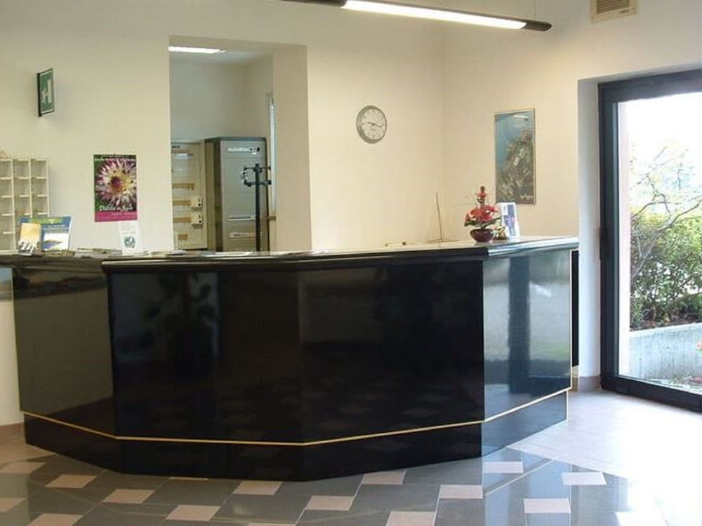 Apartment in Residence on Lake Maggiore near Beach view 4