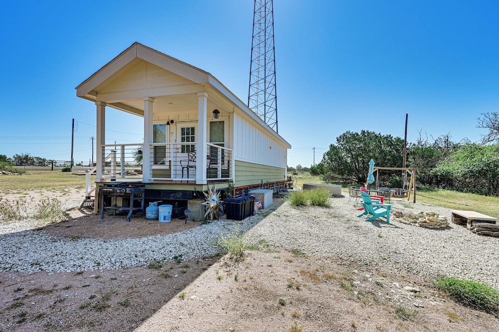 6 Mi to Topsey Exotic Ranch: Retreat on 12 Acres!