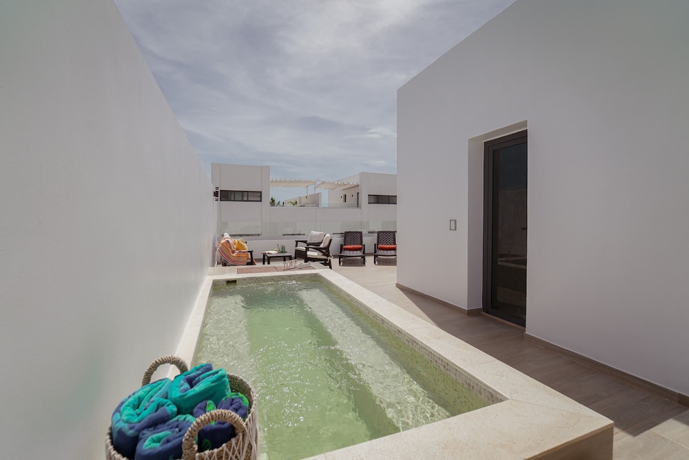 Fantastic Beach Penthouse With Rooftop BBQ