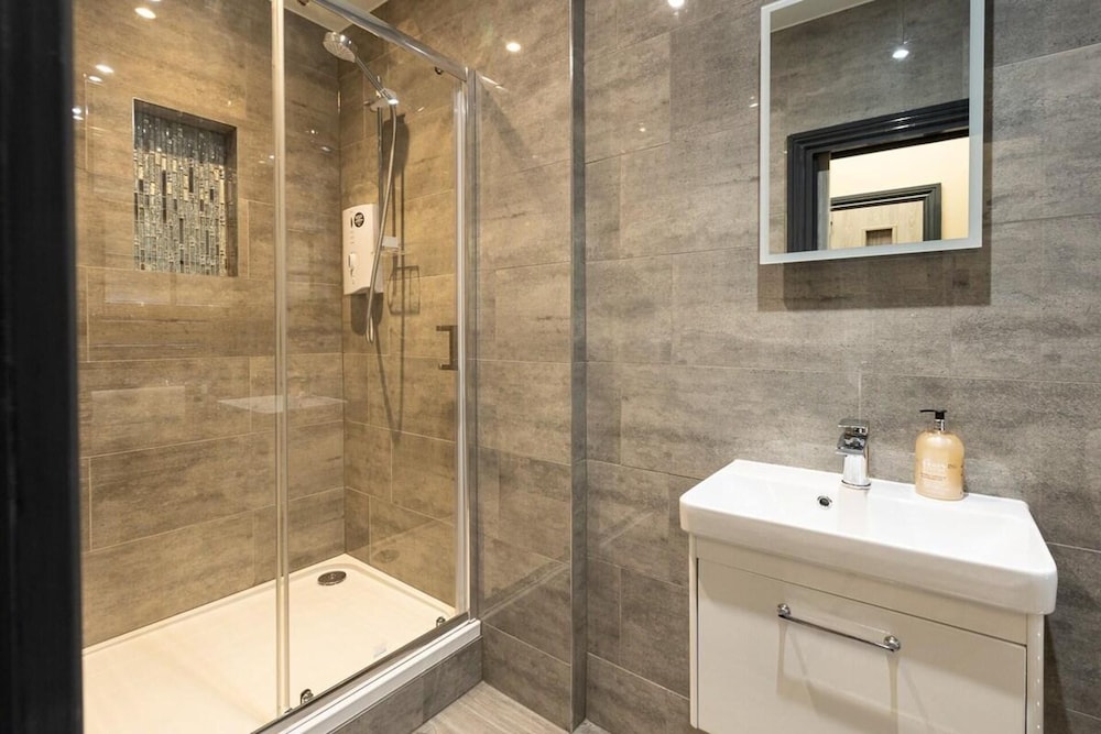 1 Bed-sleeps 4-aircon-city Centre