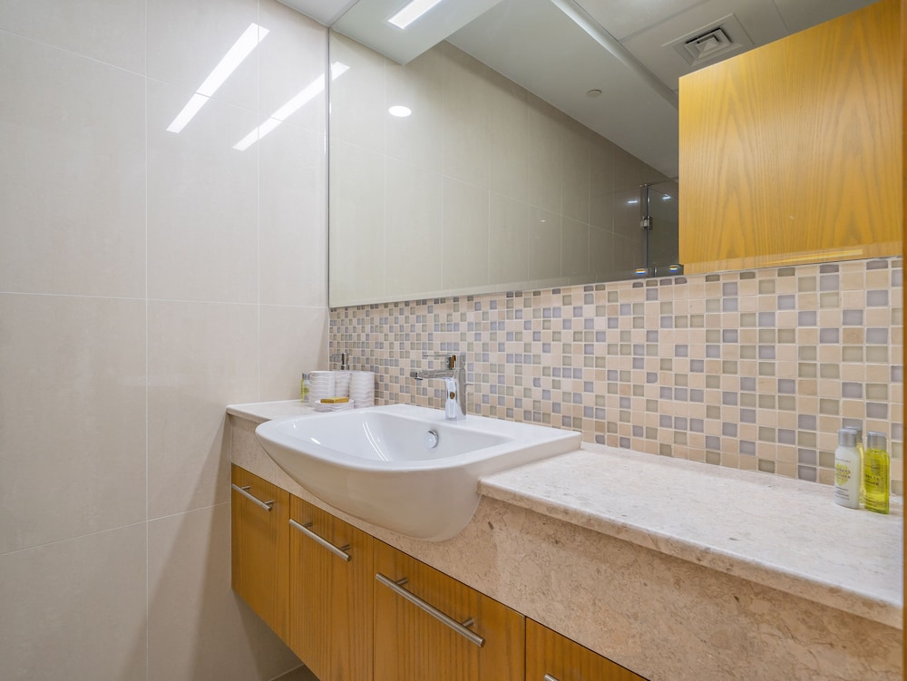 Glamorous Apartment Facing Burj Khalifa