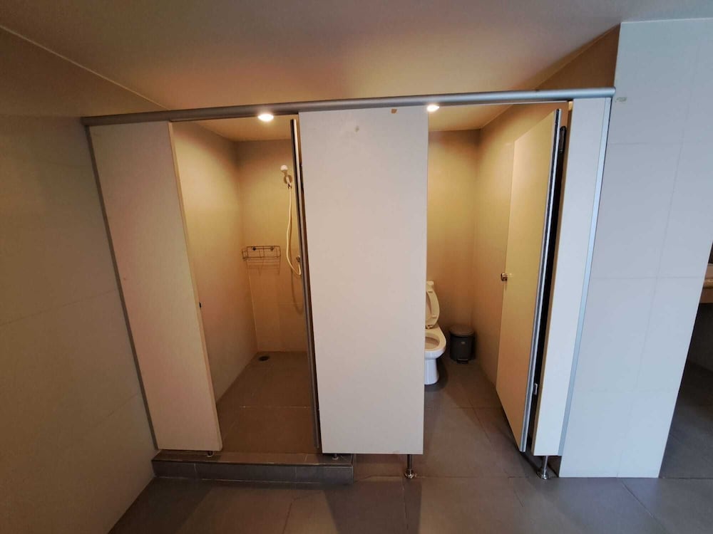 5A - 2 Bedroom Downtown Apartment With Shared Pool