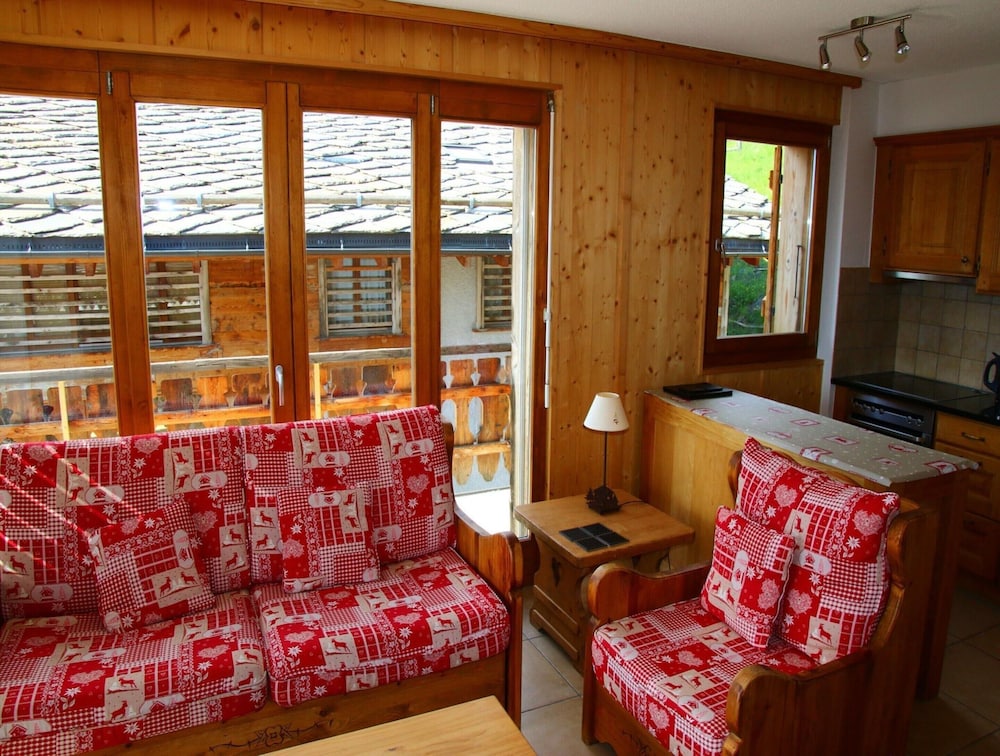 Cozy Apartment With Rhone Valley View