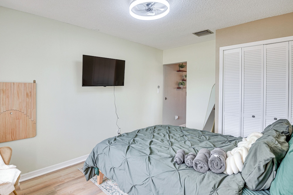 6 Mi to Gemini Springs Park: Chic Home w/ Pool!