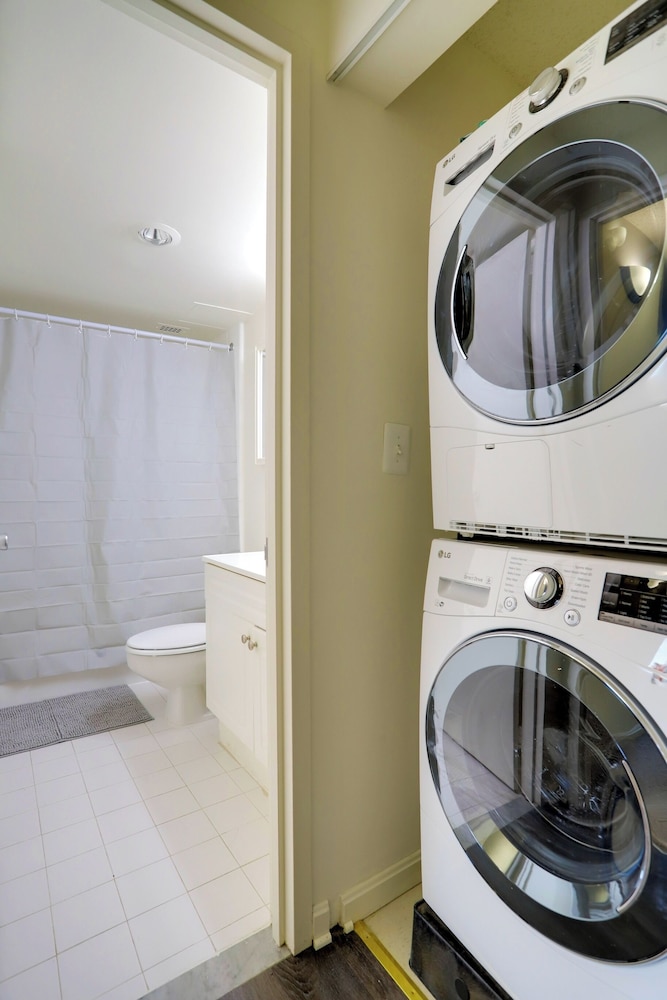 Stay with Comfort in Crystal City