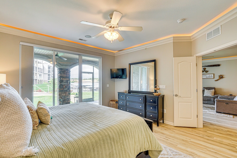 Boat Slip + Pool Access: Osage Beach Retreat